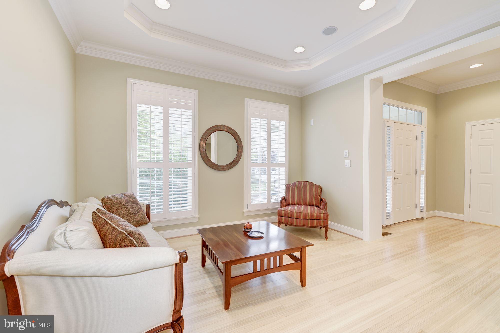 6008 Masondale Road Alexandria, VA 22315 - Photo 4 of 30 Living Room
