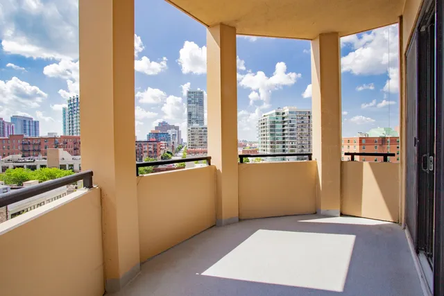 $375,000 | 1464 South Michigan Avenue, Unit 704, Chicago, IL 60605