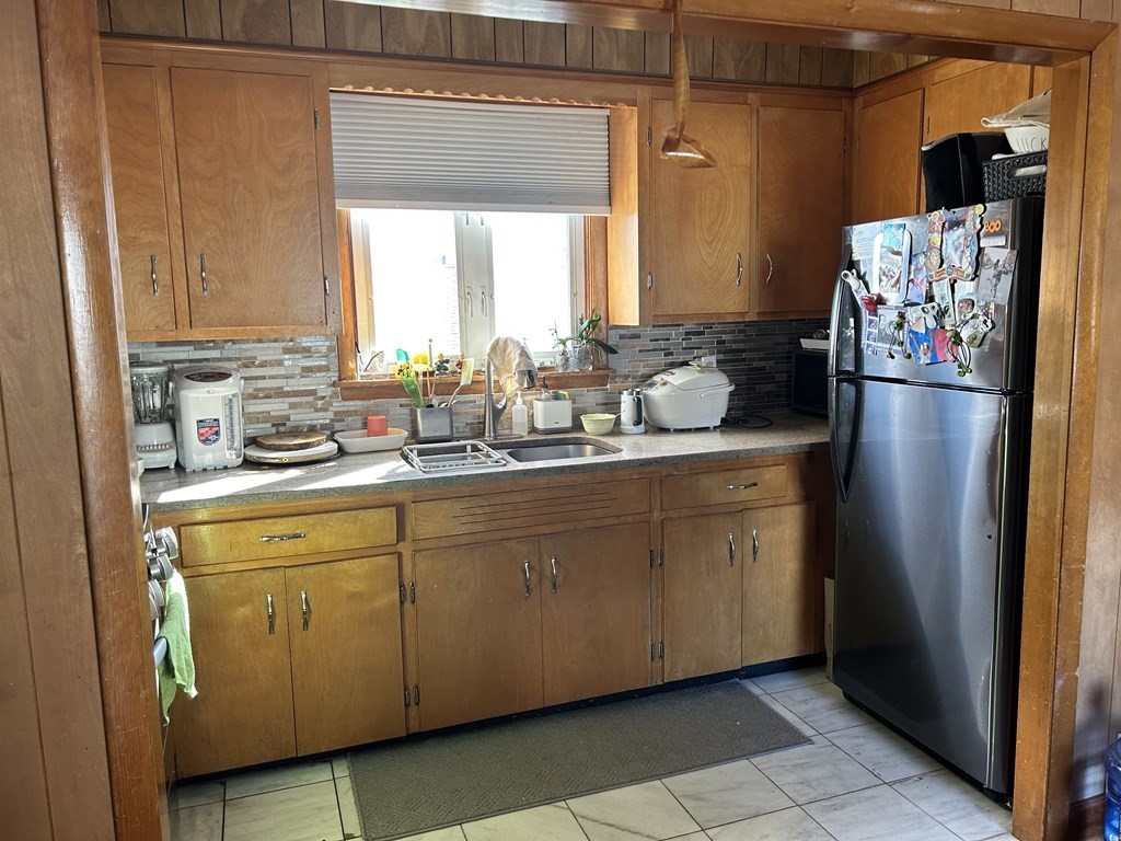562 Cambridge Street Fall River, MA 02721 - Photo 7 of 26 Gallery Image 7