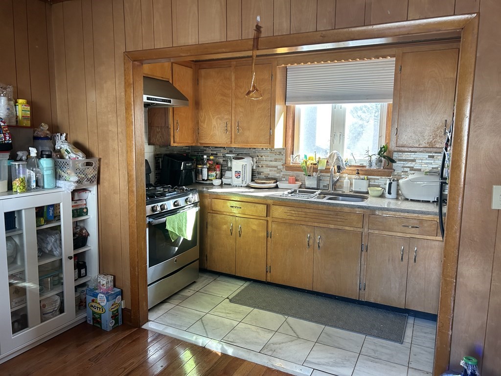 562 Cambridge Street Fall River, MA 02721 - Photo 8 of 26 Gallery Image 8