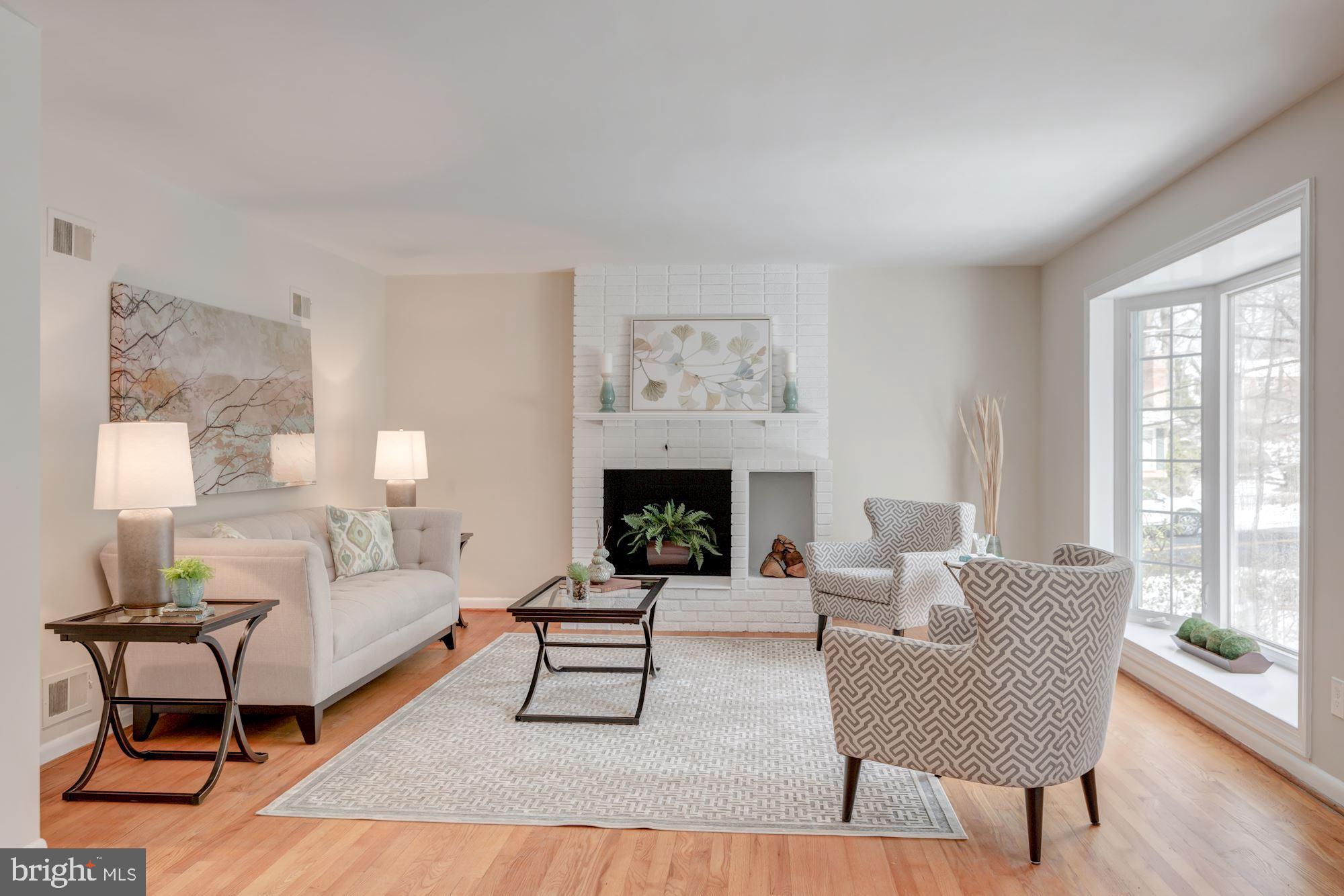 3401 Prince William Drive Fairfax, VA 22031 - Photo 13 of 33 Living Room