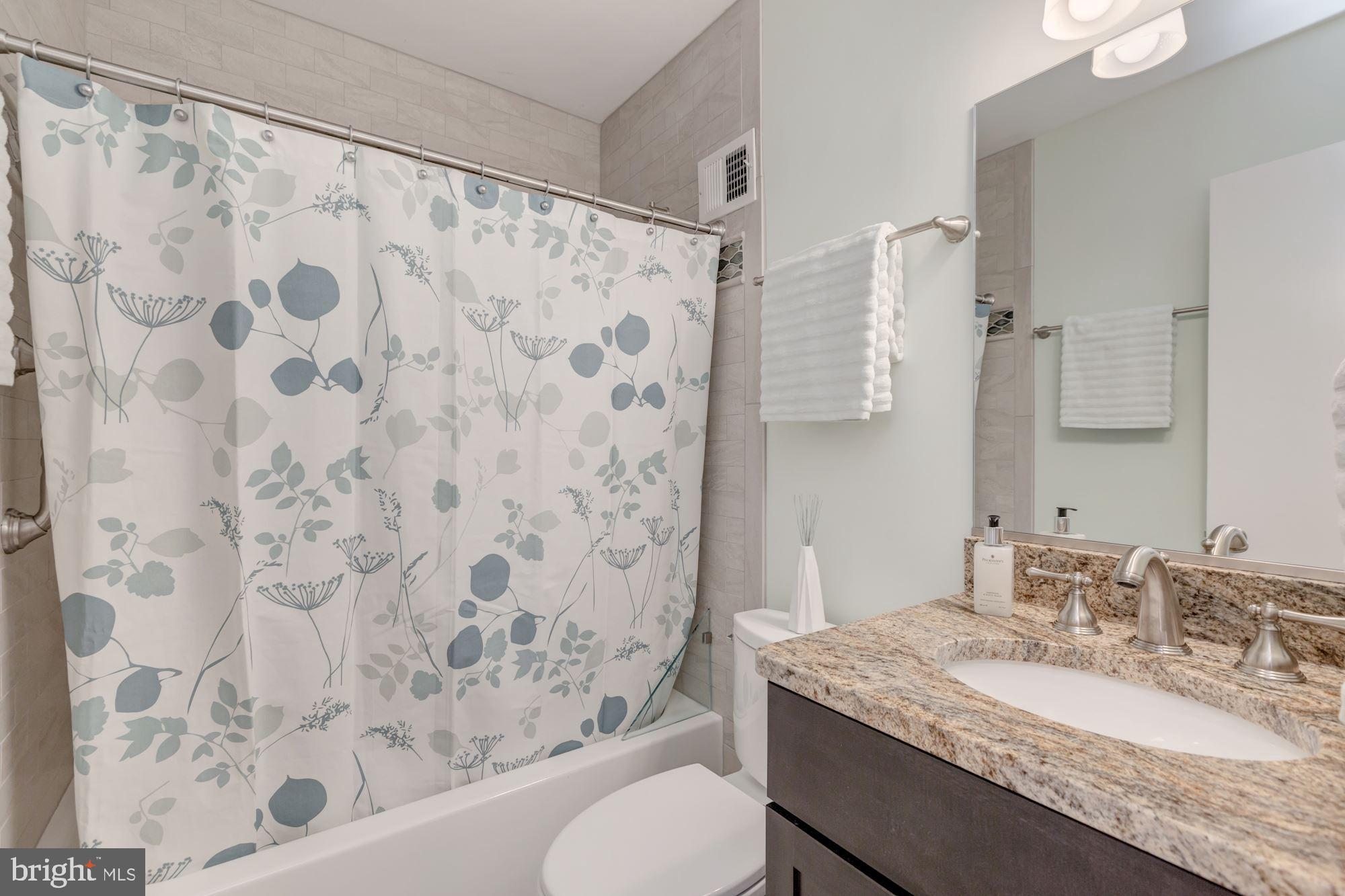 3401 Prince William Drive Fairfax, VA 22031 - Photo 19 of 33 Hall Bath Upper Level with tub