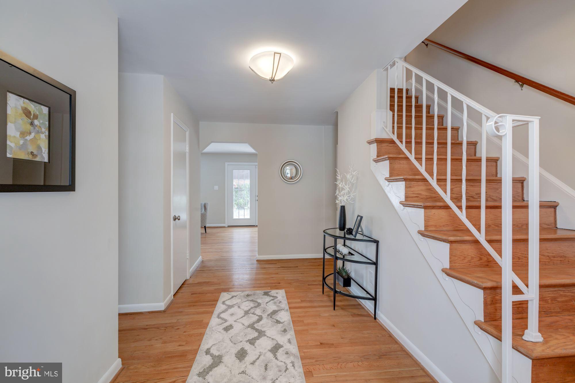 3401 Prince William Drive Fairfax, VA 22031 - Photo 3 of 33 Entryway looking into the home