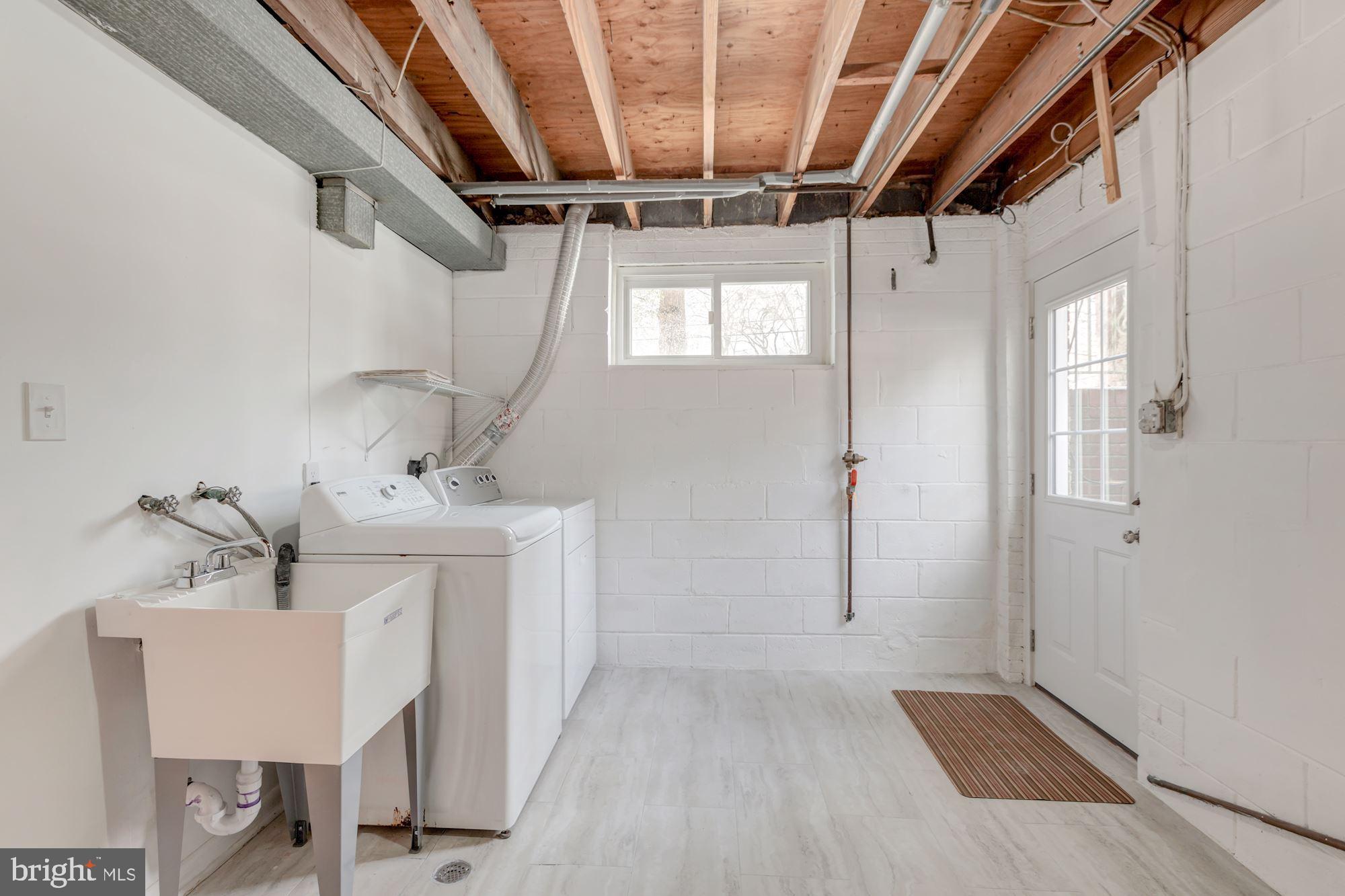3401 Prince William Drive Fairfax, VA 22031 - Photo 24 of 33 Laundry area access to EXTERIOR side of home