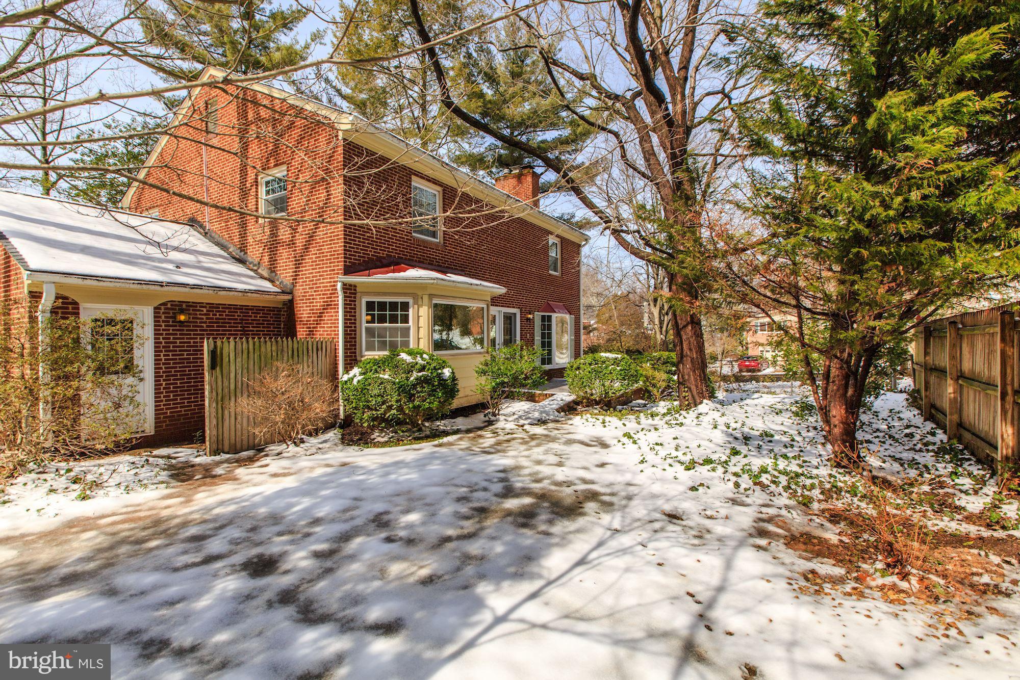 3401 Prince William Drive Fairfax, VA 22031 - Photo 27 of 33 Exterior rear of home