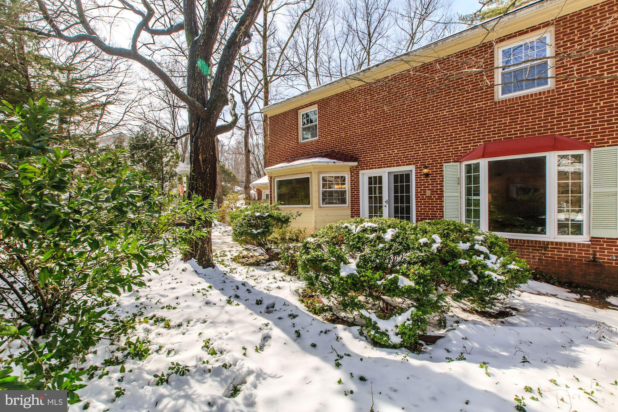 3401 Prince William Drive Fairfax, VA 22031 - Photo 28 of 33 Exterior rear of home