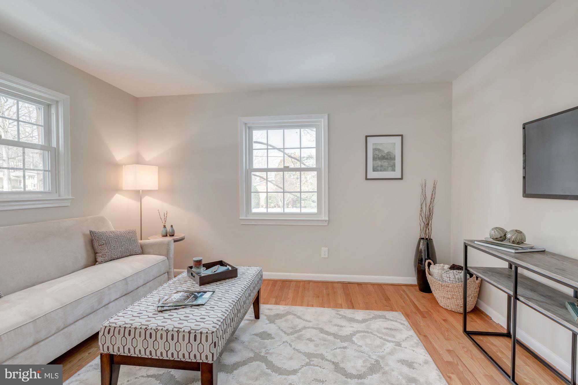 3401 Prince William Drive Fairfax, VA 22031 - Photo 6 of 33 Office or Den - main level