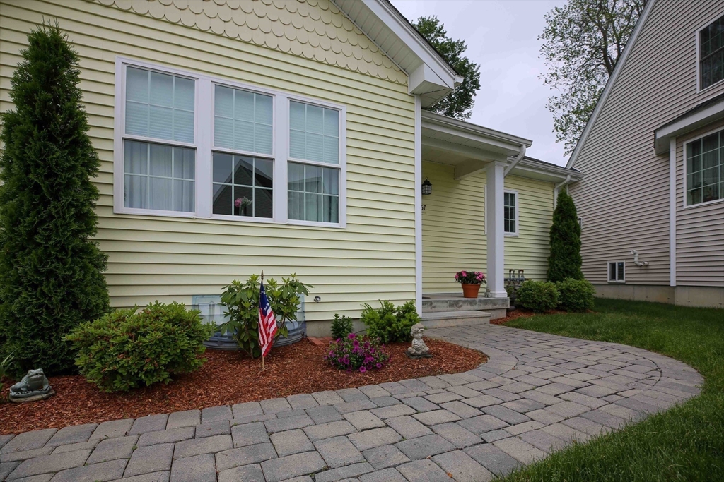 67 Cobblestone Lane, Unit 63 Worcester, MA 01606 - Photo 3 of 38 a front view of a house with garden
