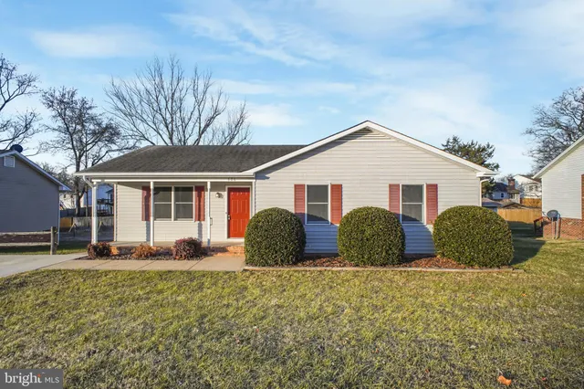 $2,150 | 806 Shamrock Drive, Fredericksburg, VA 22407