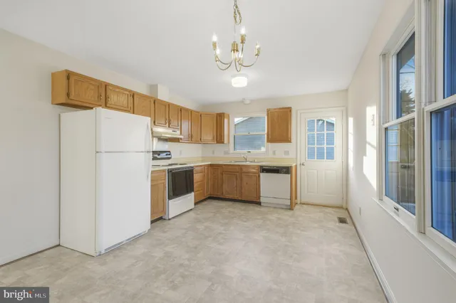 $2,150 | 806 Shamrock Drive, Fredericksburg, VA 22407