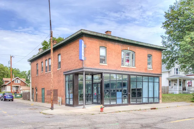 $875,000 | 999 Hudson Road, St. Paul, MN 55106