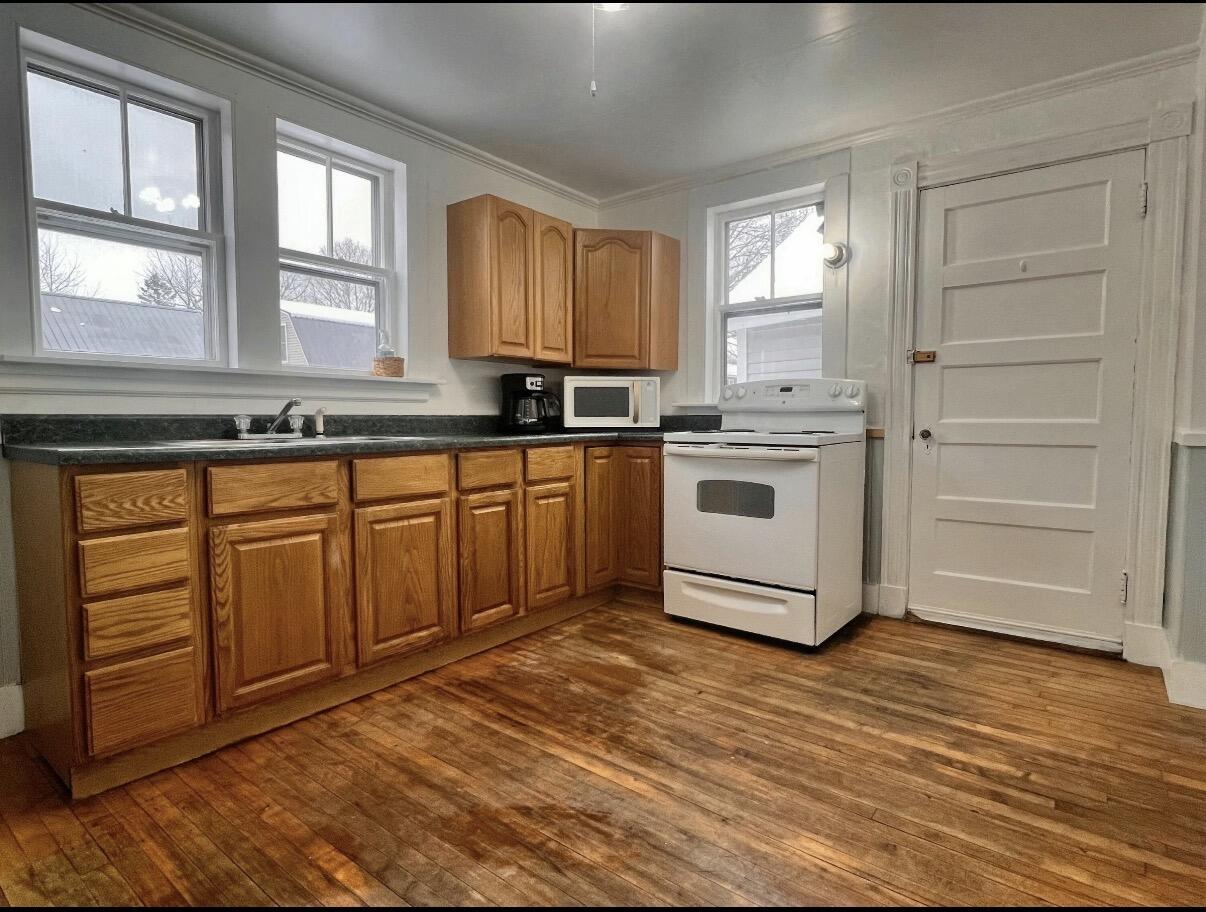 307 Main Street Ellsworth, ME 04605 - Photo 3 of 19 IMG_3046