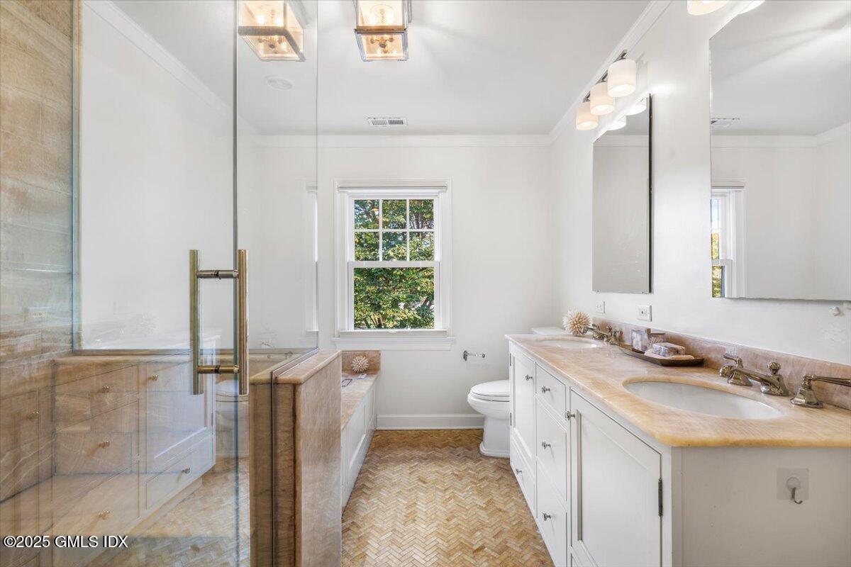 92 Hillcrest Park Road Old Greenwich, CT 06870 - Photo 21 of 43 Primary Bathroom