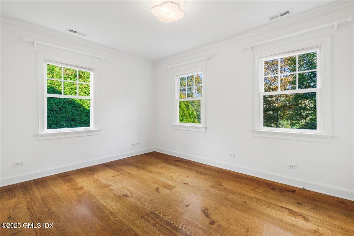 92 Hillcrest Park Road Old Greenwich, CT 06870 - Photo 22 of 43 Family Bedroom