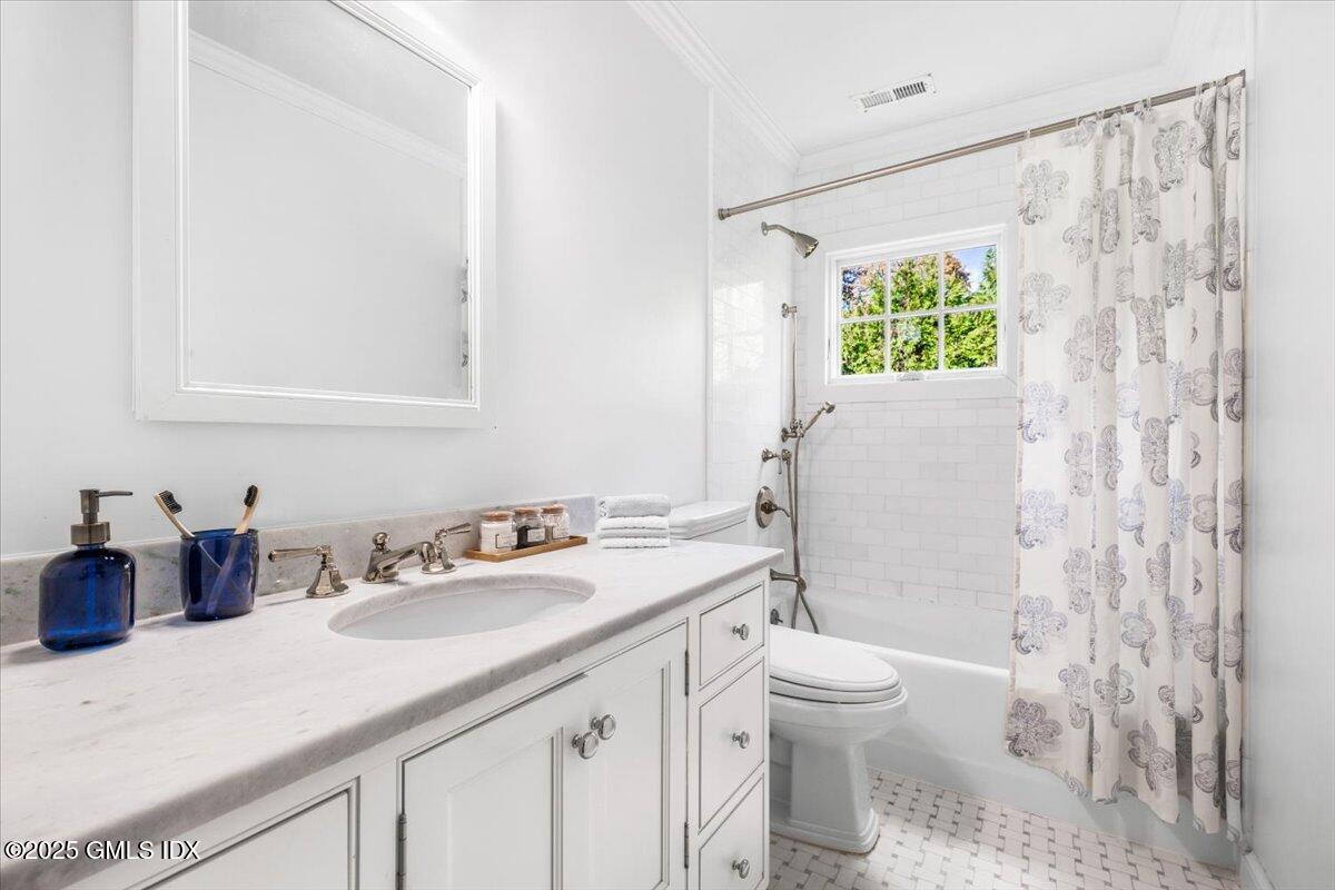92 Hillcrest Park Road Old Greenwich, CT 06870 - Photo 23 of 43 Full Bathroom