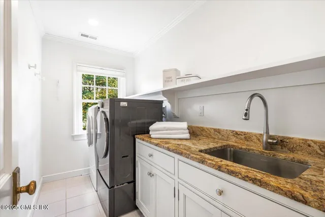 $2,795,000 | 92 Hillcrest Park Road, Old Greenwich, CT 06870