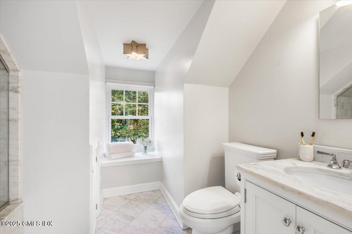 92 Hillcrest Park Road Old Greenwich, CT 06870 - Photo 28 of 43 Ensuite Bathroom