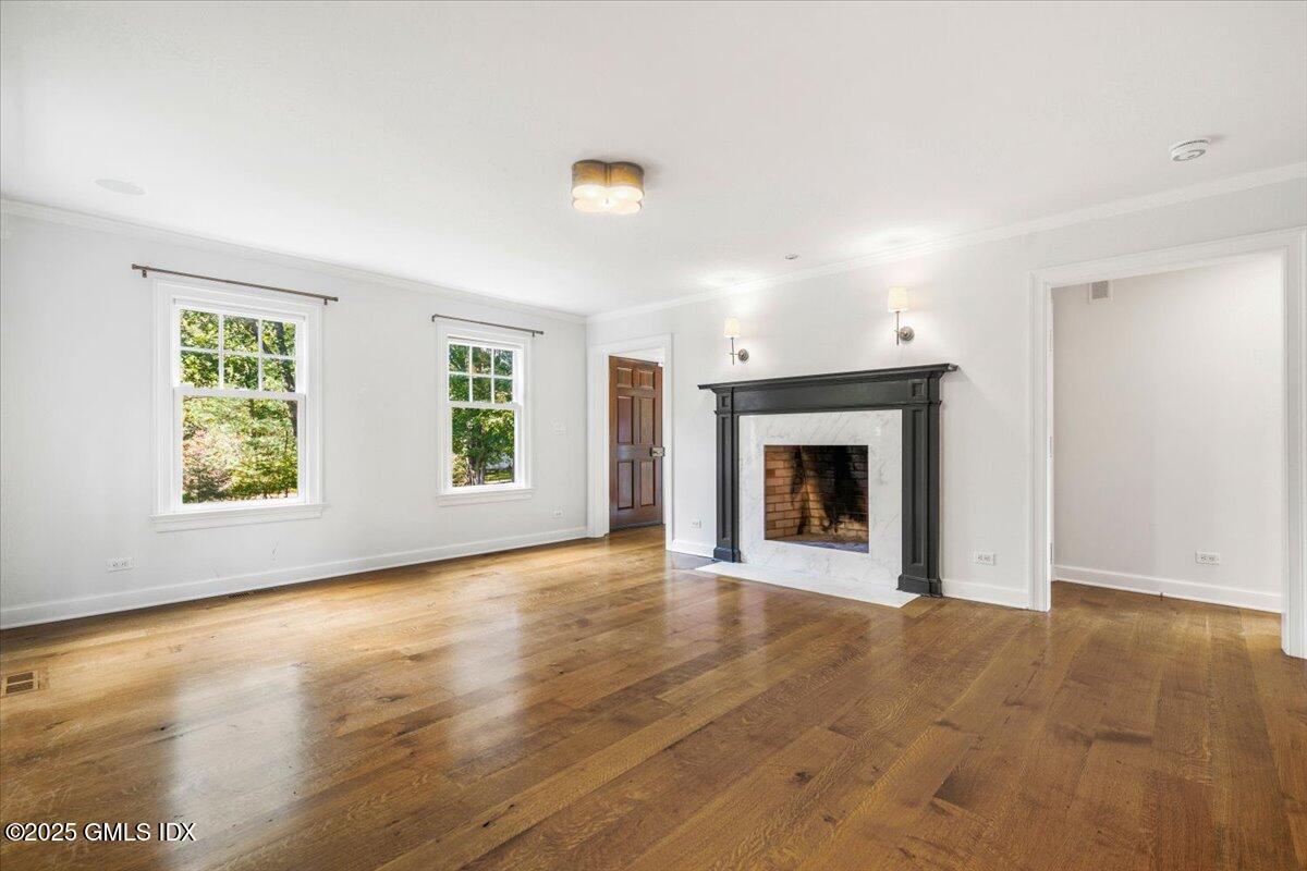 92 Hillcrest Park Road Old Greenwich, CT 06870 - Photo 3 of 43 Living room