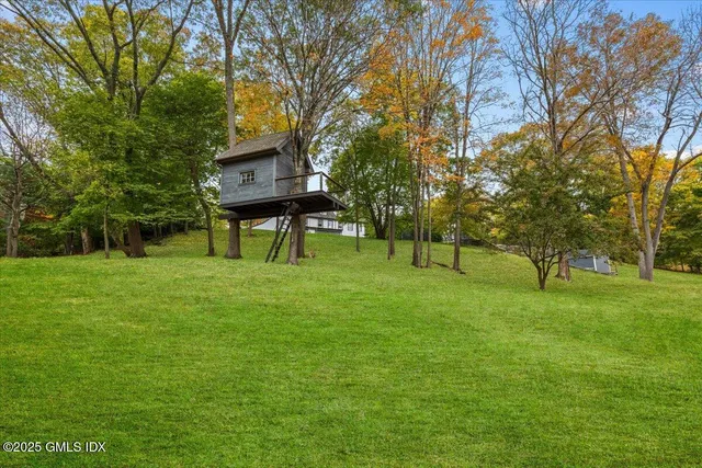 $2,795,000 | 92 Hillcrest Park Road, Old Greenwich, CT 06870