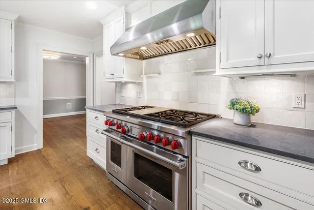 $2,795,000 | 92 Hillcrest Park Road, Old Greenwich, CT 06870