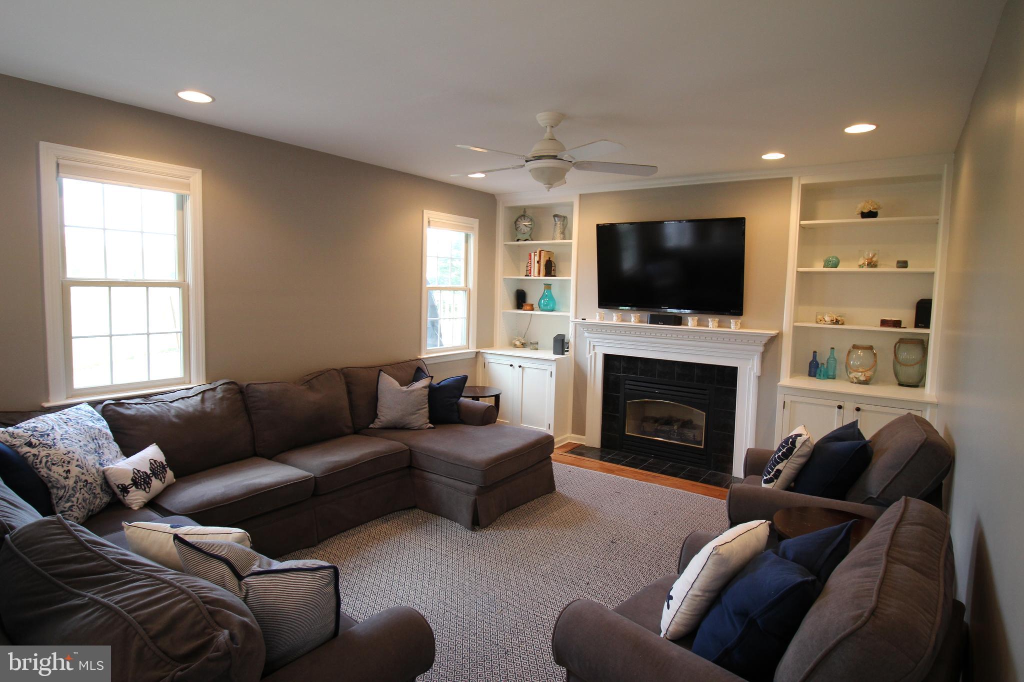 2348 Raleigh Road Hummelstown, PA 17036 - Photo 9 of 27 Family Room