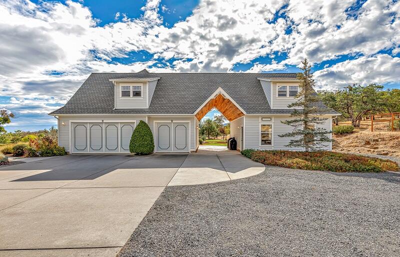 3843 Walker Creek Road Central Point, OR 97502 - Photo 9 of 75 9R9A3278