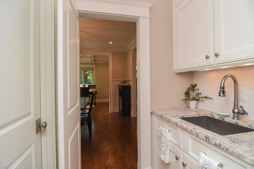 90 Dover Road Wellesley, MA 02482 - Photo 8 of 34
