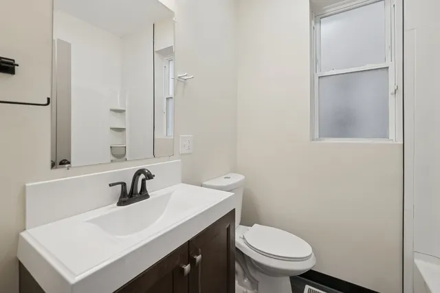 $1,050 | 9635 South Forest Avenue, Unit G, Chicago, IL 60628