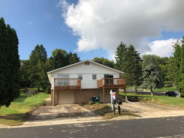 $480,000 | 705 Willow Run Street, Cottage Grove, WI 53527