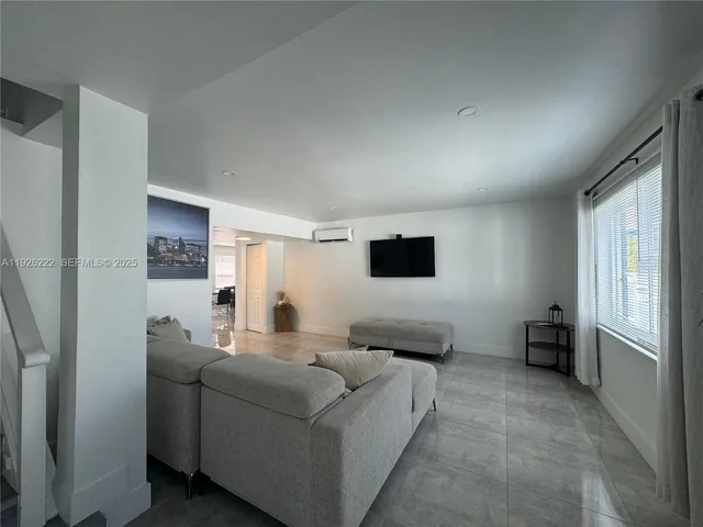 $860,000 | 1904 Southwest 28th Street, Fort Lauderdale, FL 33315