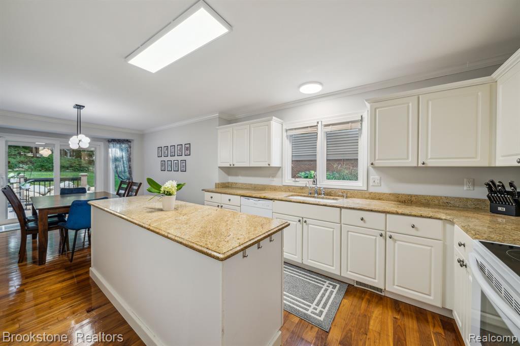 576 Bloomer Ridge Drive Rochester, MI 48307 - Photo 15 of 48