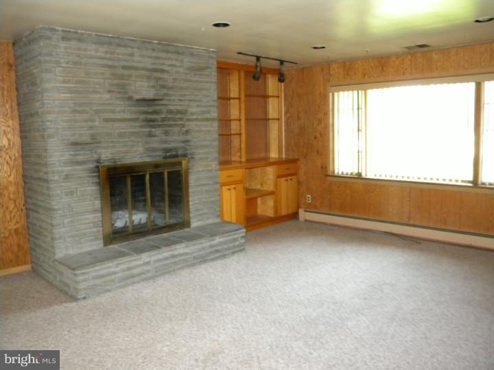 420 Russell Road Phoenixville, PA 19460 - Photo 4 of 15 Family Room