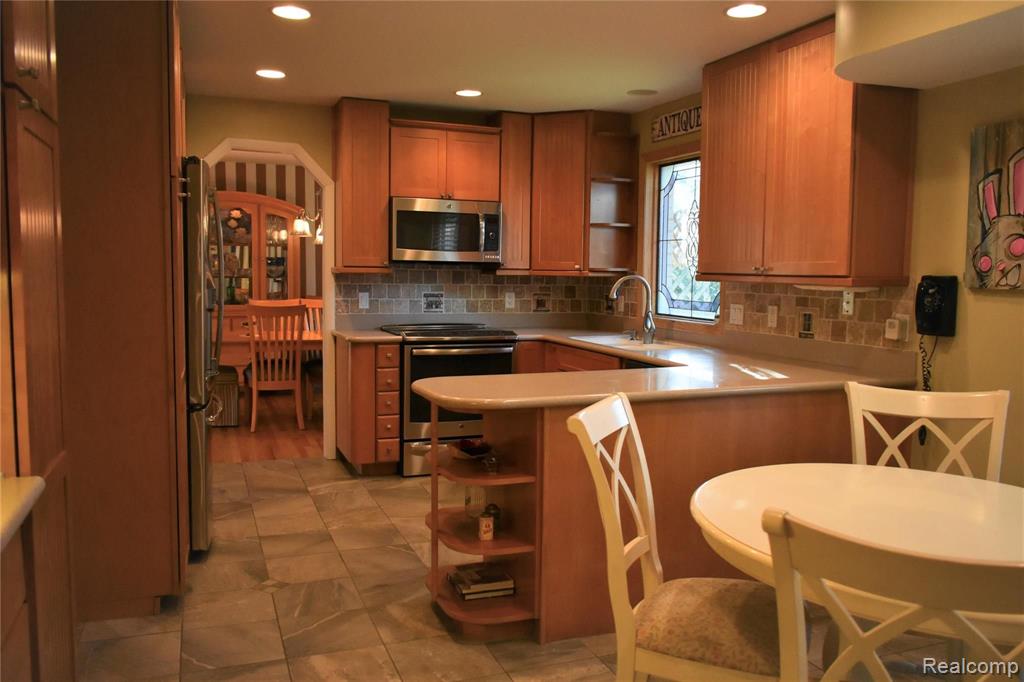 31161 Old Stage Road Beverly Hills, MI 48025 - Photo 18 of 32