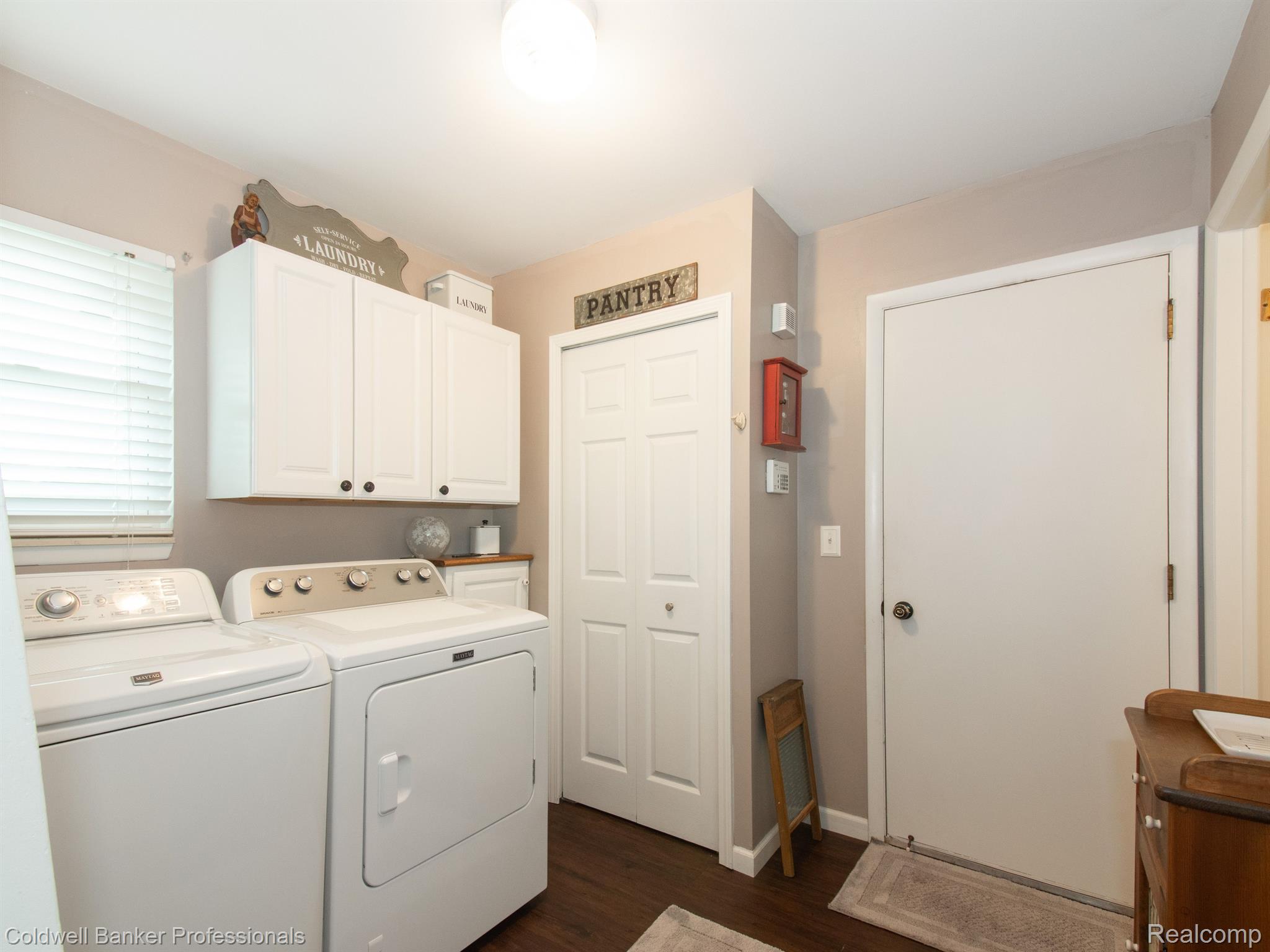 995 Briston Drive Rochester, MI 48307 - Photo 16 of 33 First Floor Laundry Room!