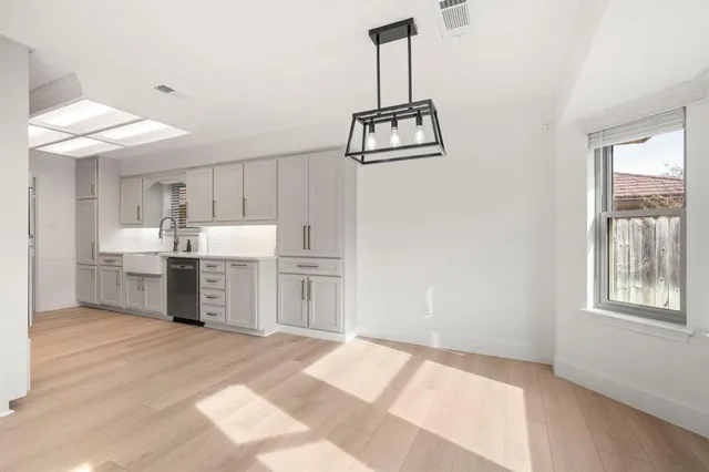 $465,000 | 906 Purdue Drive, Arlington, TX 76012