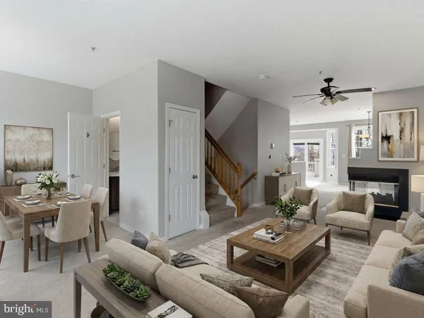a view of livingroom with furniture and a ceiling fan