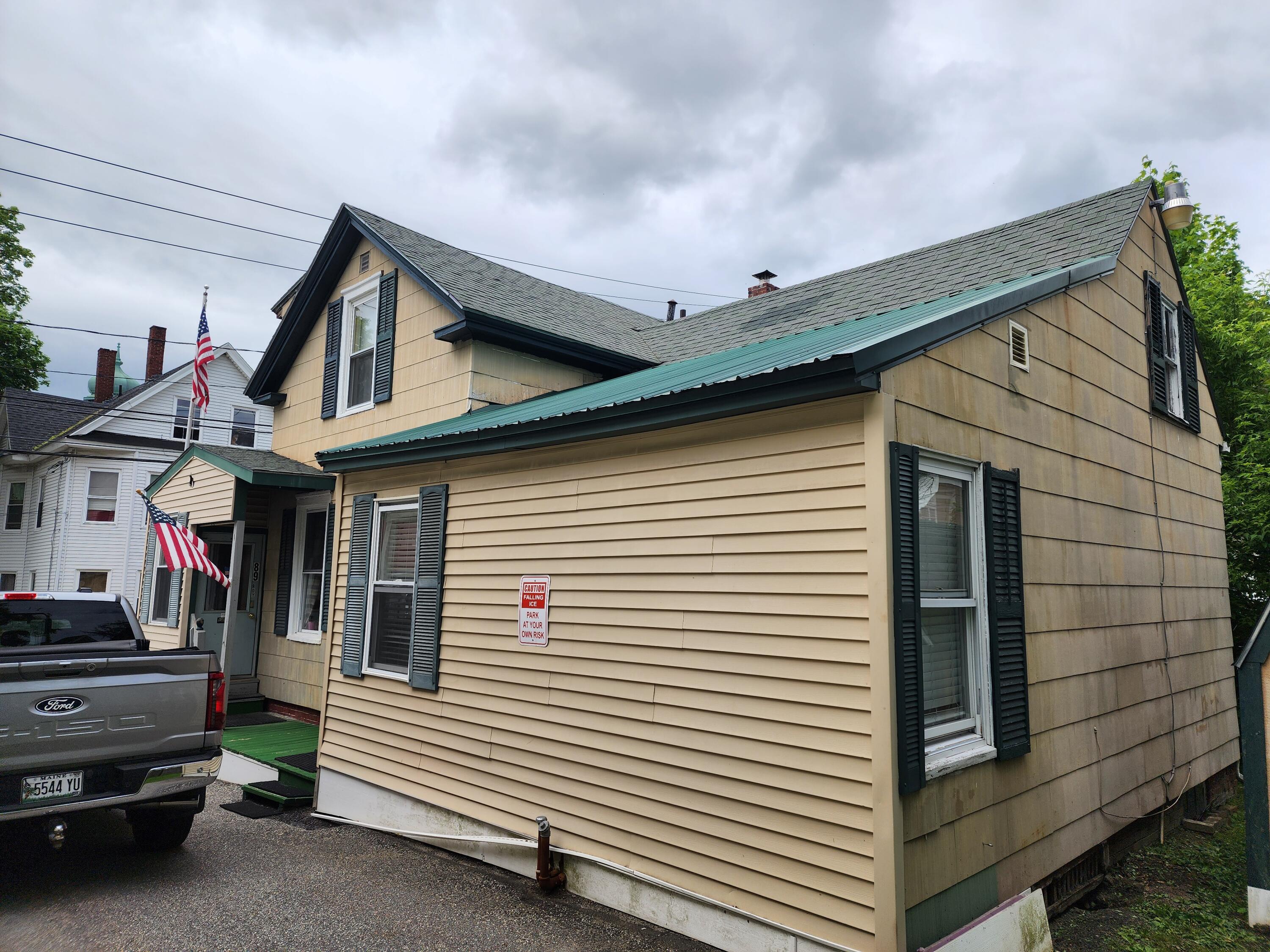 89 Oak Street Lewiston, ME 04240 - Photo 3 of 20 20250529_152457
