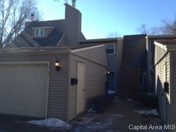19 Country Place Springfield, IL 62703 - Photo 1 of 20