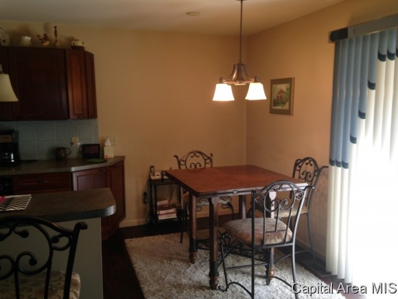 19 Country Place Springfield, IL 62703 - Photo 8 of 20