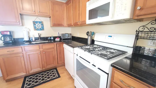 $1,999 | 89 Ashworth Avenue, Unit 8, Hampton, NH 03842