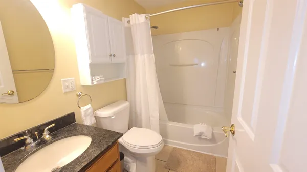 $1,999 | 89 Ashworth Avenue, Unit 8, Hampton, NH 03842