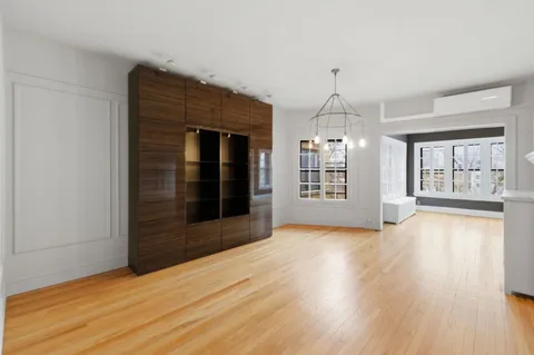 $575,000 | 540 Sheridan Road, Unit 3, Evanston, IL 60202