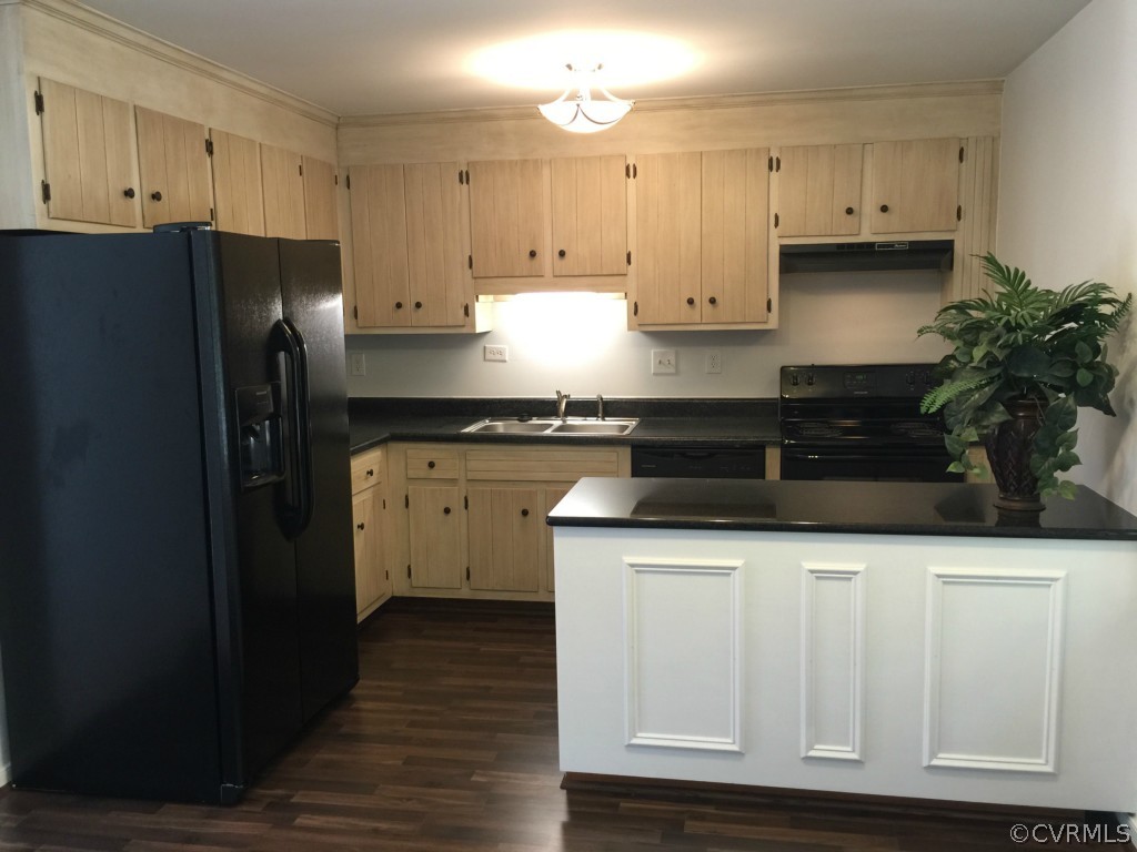 1500 Oldbury Road Midlothian, VA 23113 - Photo 8 of 22 a kitchen with granite countertop a refrigerator a stove a sink and white cabinets
