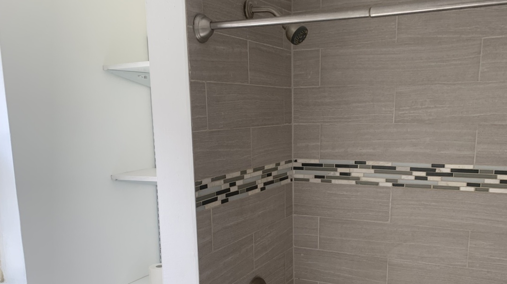 7831 South Cornell Avenue, Unit 3 Chicago, IL 60649 - Photo 7 of 11 a bathroom with a shower
