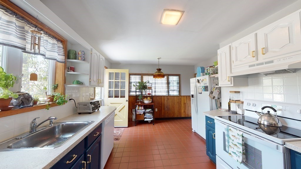 21 Larch Road Lynn, MA 01904 - Photo 8 of 21 Gallery Image 8