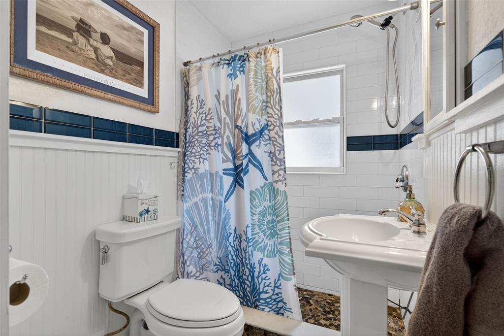 660 Linley Street Longboat Key, FL 34228 - Photo 17 of 64