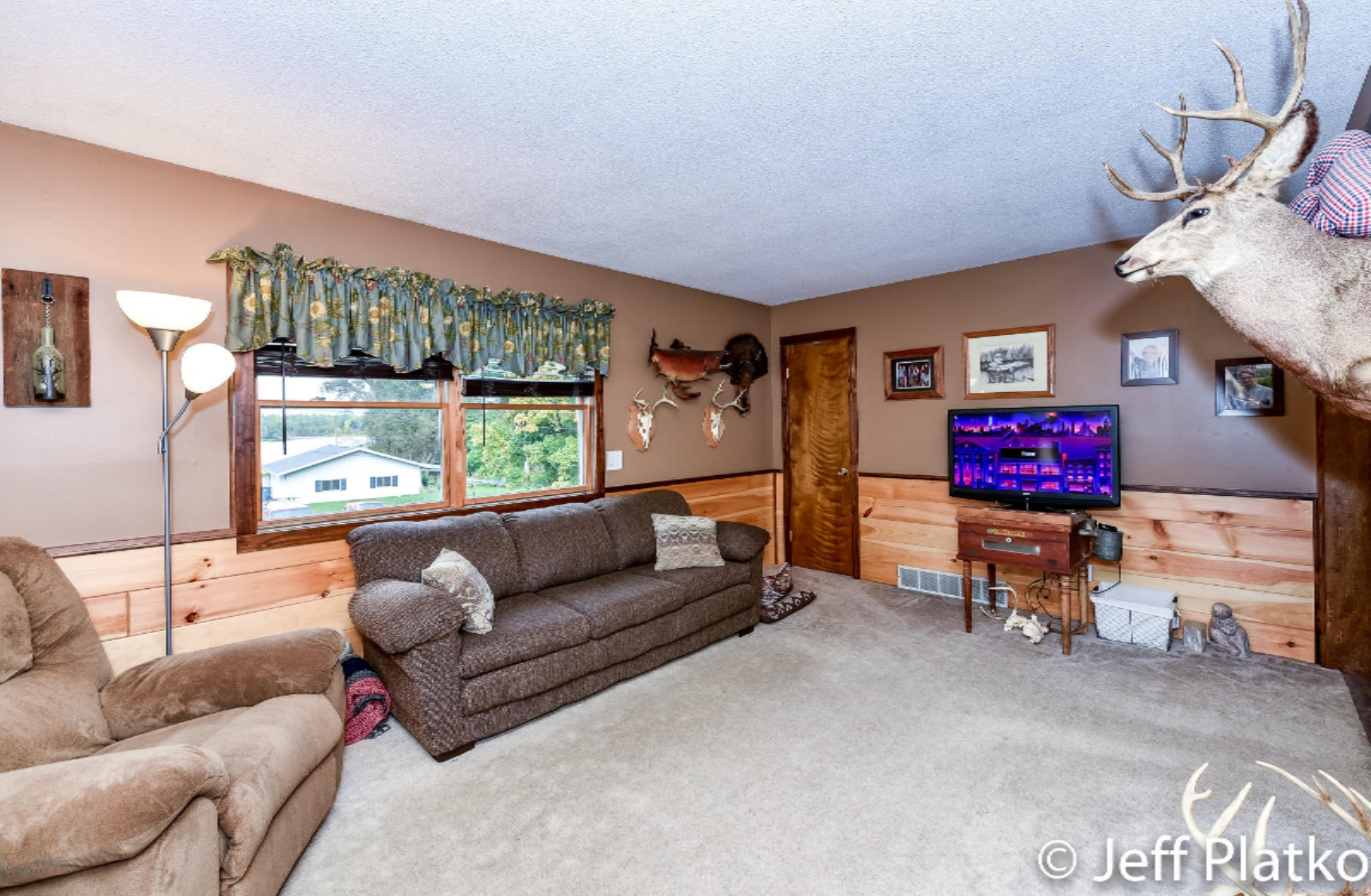 121 Rasmussen Drive Trufant, MI 49347 - Photo 12 of 51 9 Living Room-2