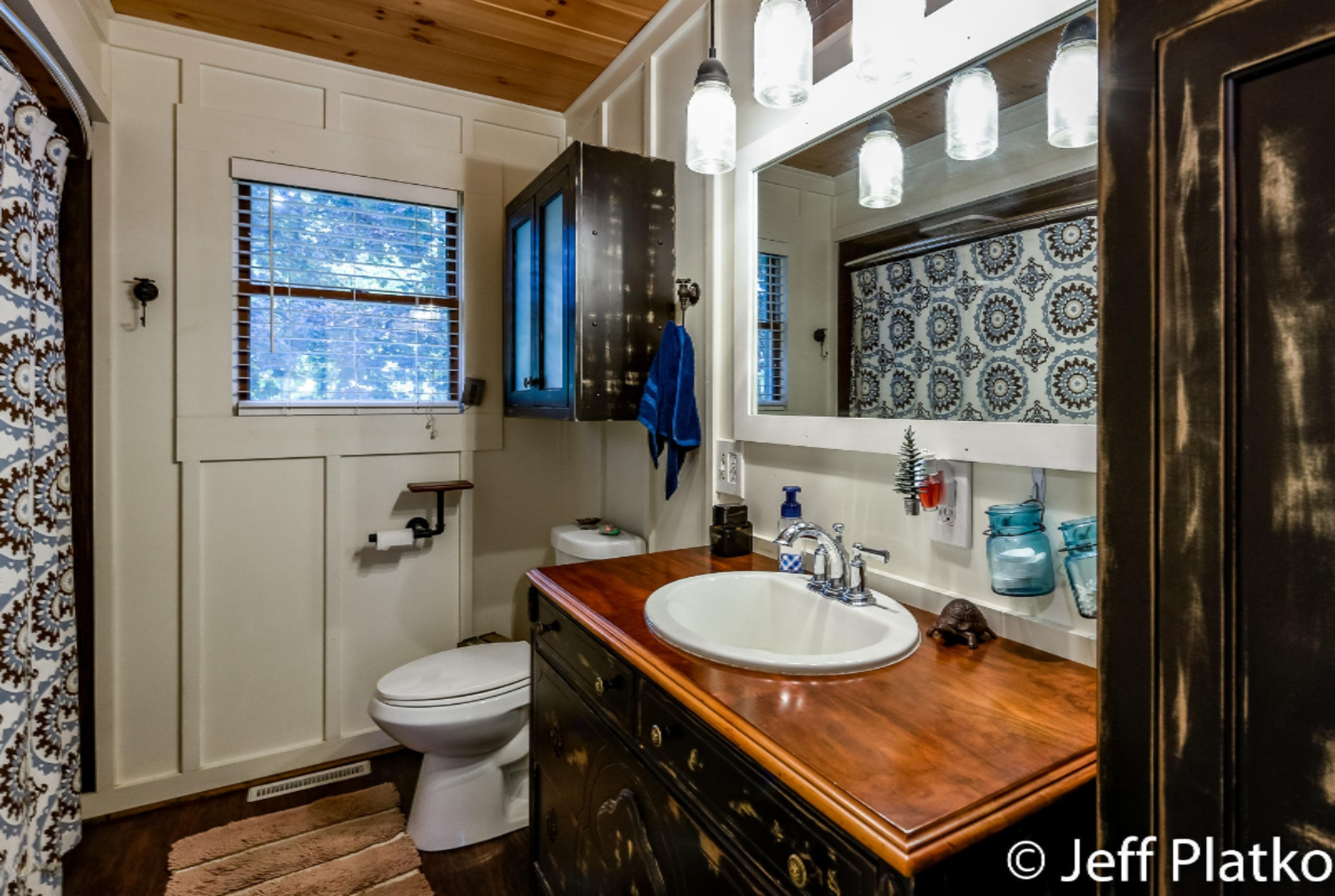 121 Rasmussen Drive Trufant, MI 49347 - Photo 18 of 51 11 Upper Level Bath-2