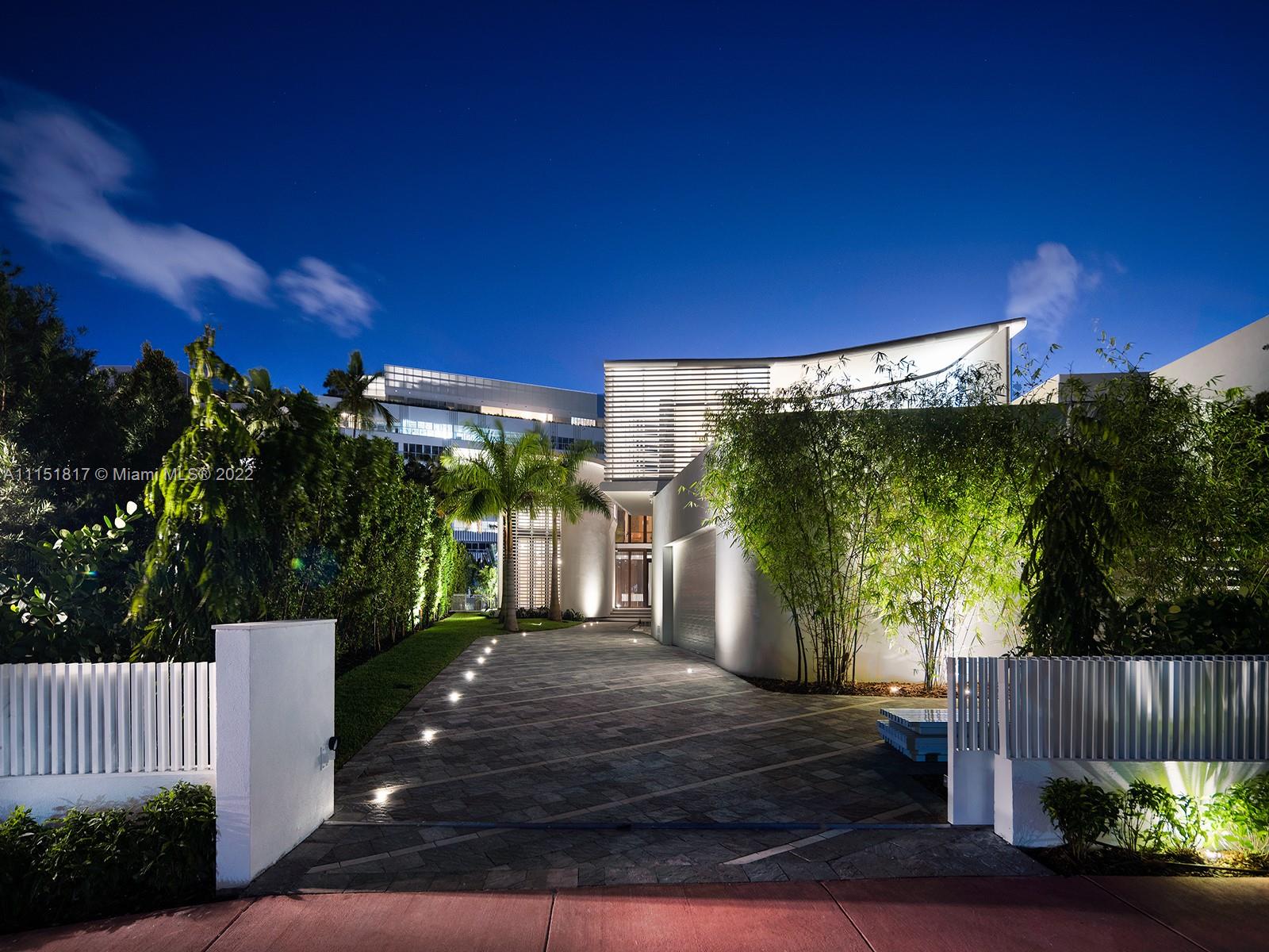 810 Lakeview Drive Miami Beach, FL 33140 - Photo 28 of 35 a view of a porch with a yard