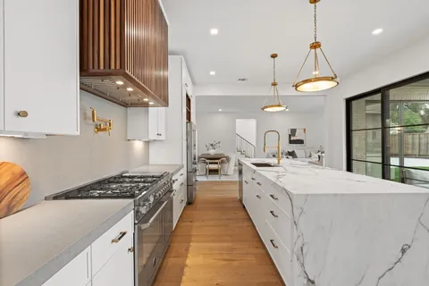 $1,499,999 | 309 Avenue Of Oaks Street, Houston, TX 77009